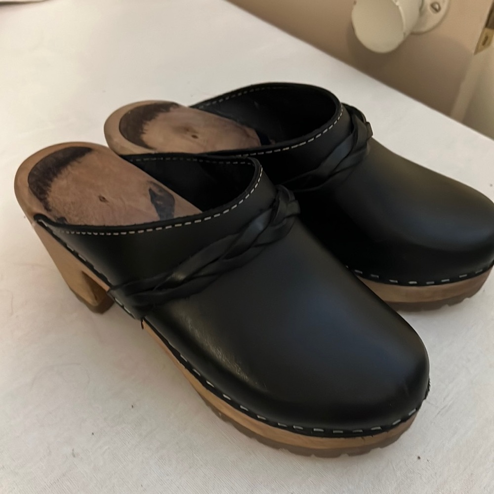 Slip on lug sole
